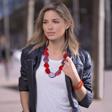 Carla Rot und Weinrot